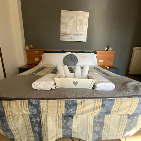 Marina Hotel 2*